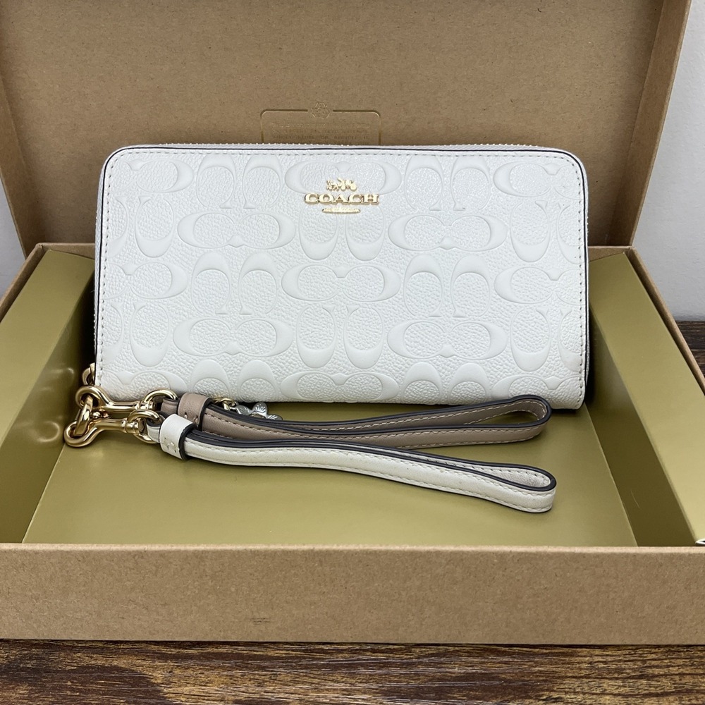 New Coach Full Size Zip Around Wallet Ivory With 2 Wrist Straps C7220